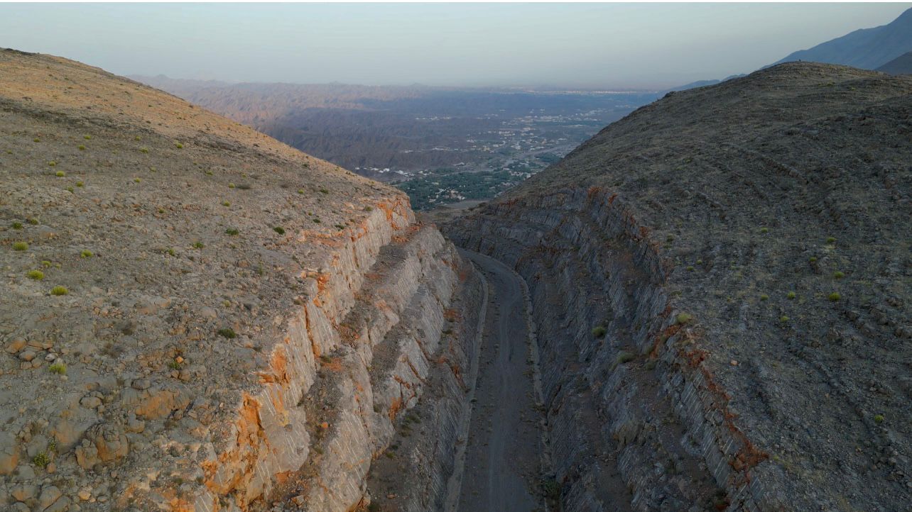 أكثر من 20 عامًا وطريق سنت – الوادي الأعلى بين “العمل والتوقف”.. والمطالبات مستمرة