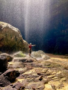 لفّها الغموض وقيلت فيها أساطير: فريق عماني يستكشف “خسفيت فوجيت”