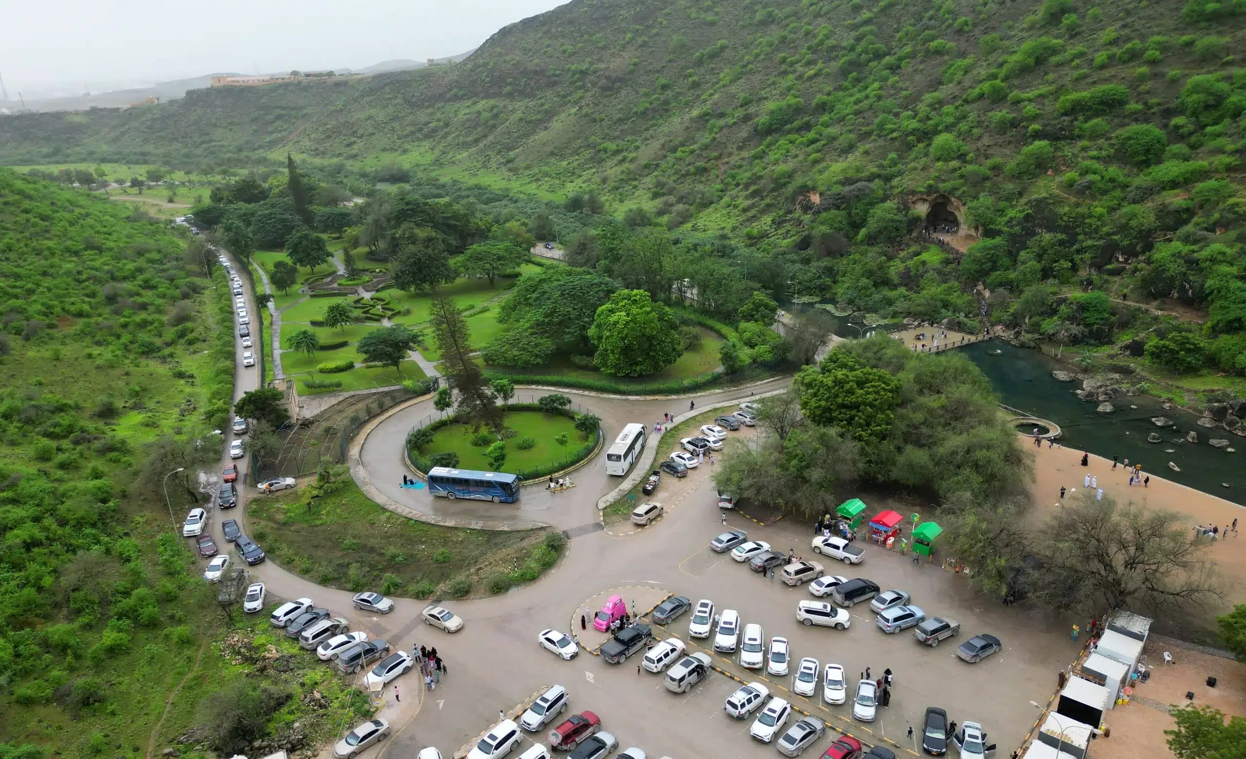 هل سيتخطّى موسم خريف ظفار الـ “مليون” سائح؟