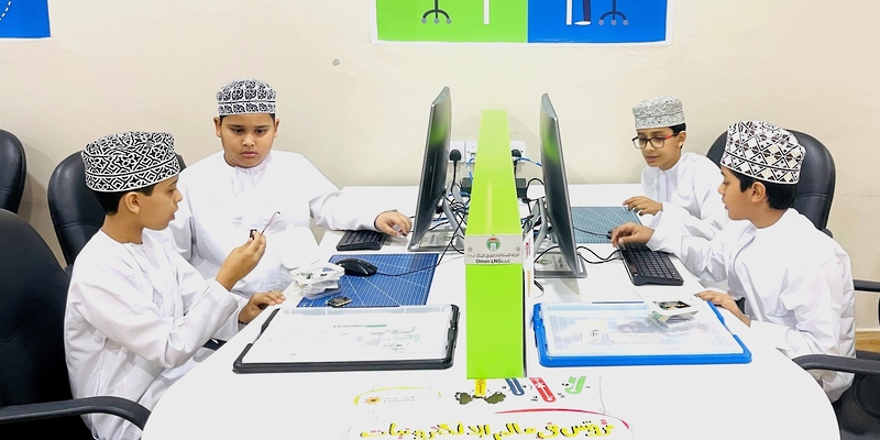 ظفار: منظومة تعليمية متكاملة تخدم أكثر من 80 ألف طالب وطالب 
