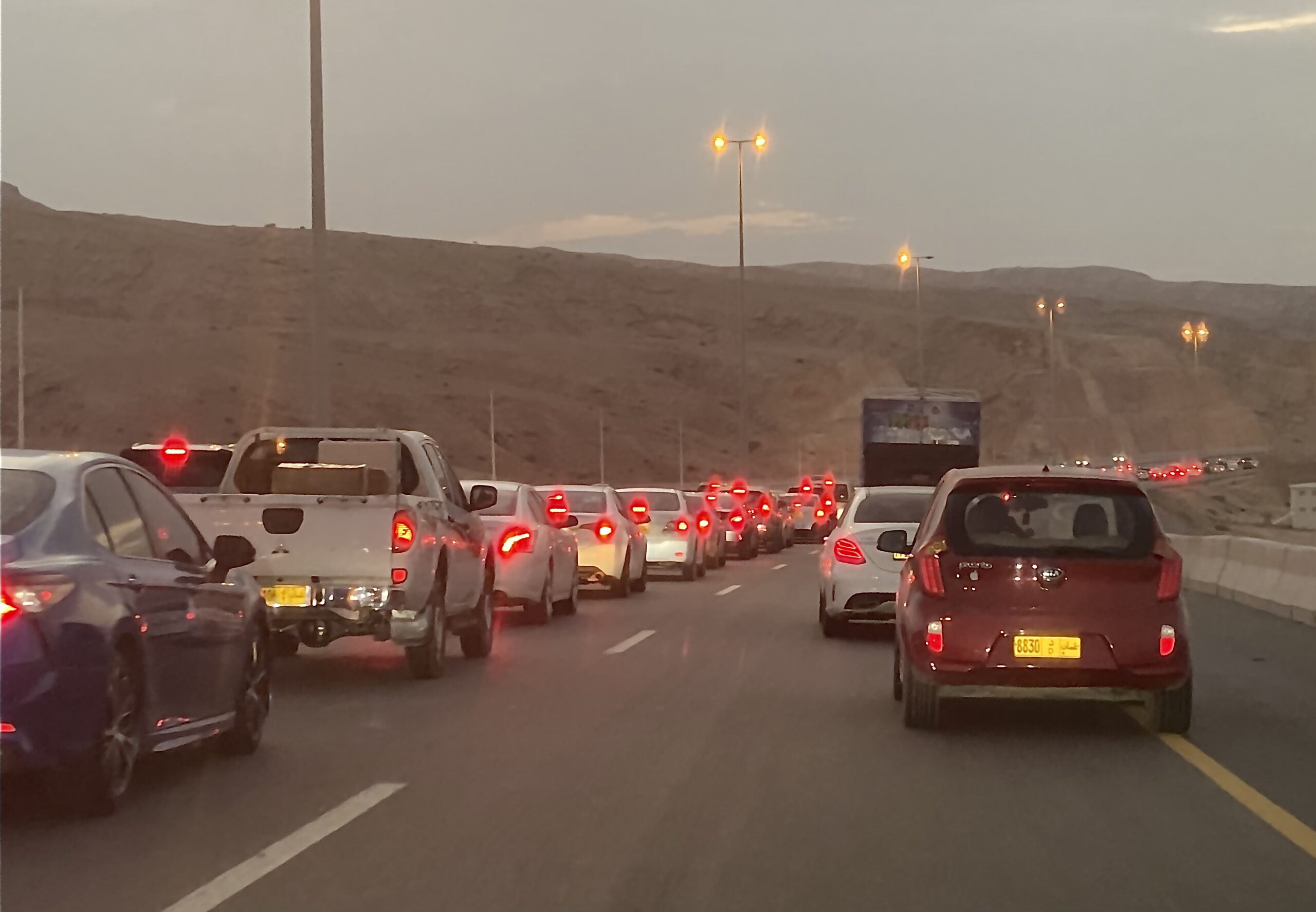 بقرار من الشرطة: منع مرور الشاحنات غدًا لثلاث ساعات