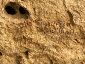 لفّها الغموض وقيلت فيها أساطير: فريق عماني يستكشف “خسفيت فوجيت”