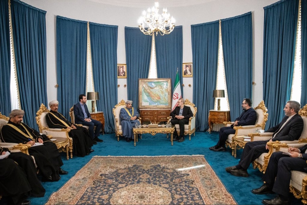 لبحث التنسيق المشترك: وزير الداخلية يلتقي أمين عام المجلس الأعلى للأمن القومي الإيراني