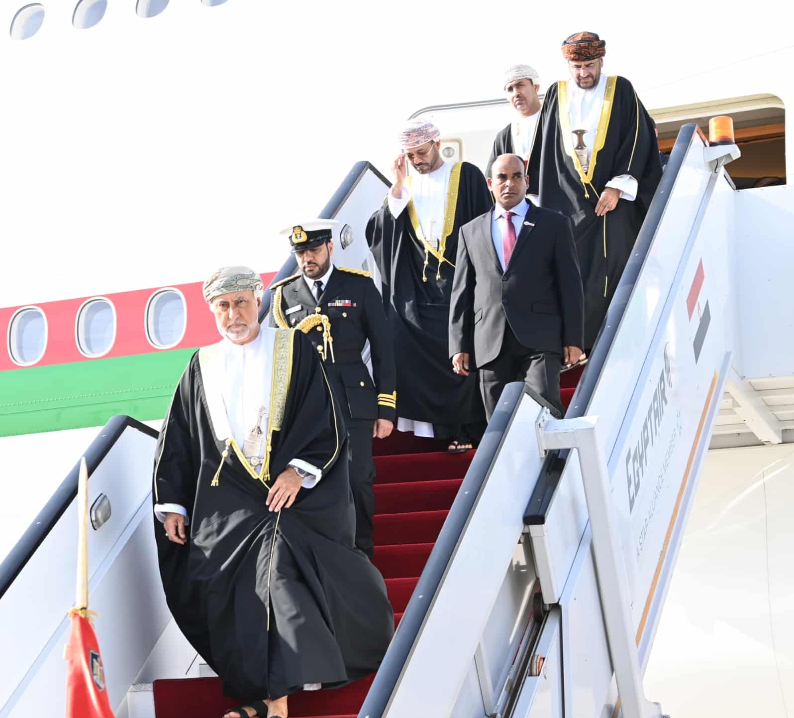 سمو السيد شهاب يصل مصر