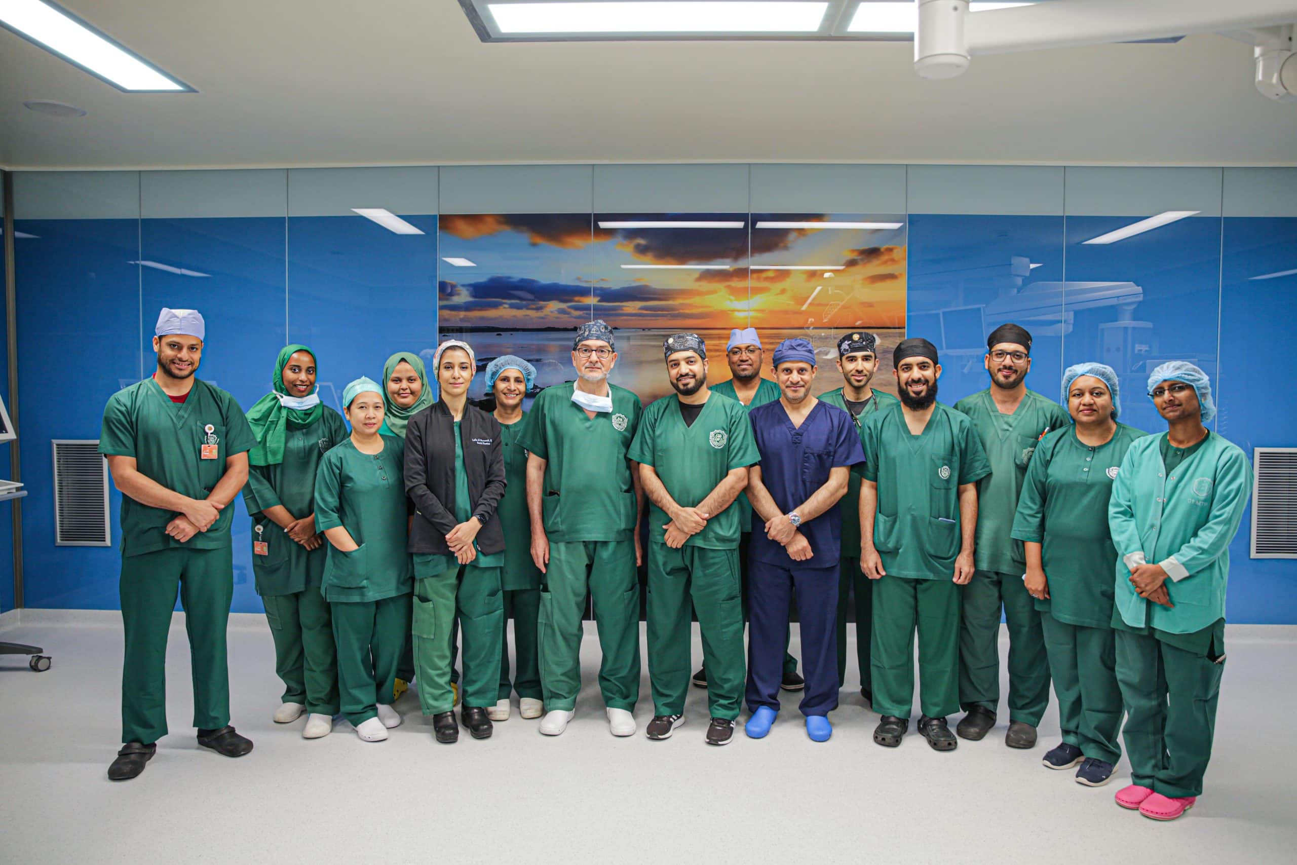 عمرها 14: فريق طبي عماني يُساعد مريضة تعاني من نقص في السمع