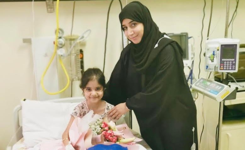 “العمانية لحقوق الإنسان” تزور الطفلة ميرال وتصدر بيانًا