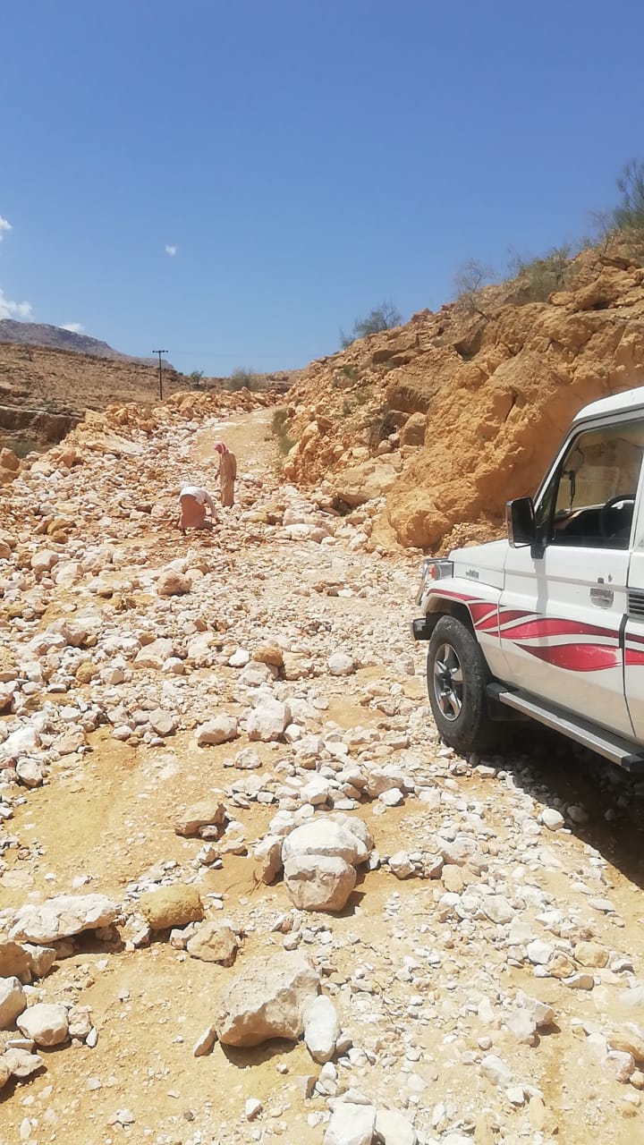 سيوصِل إلى كهف الجن وقرى باردة في الصيف: متى سيرى طريق “عمق الرباخ” النور؟