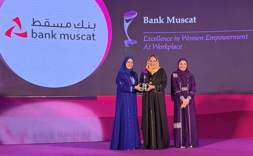 بنك مسقط يتوّج بجائزة مؤسسة العام للتميز في تمكين المرأة