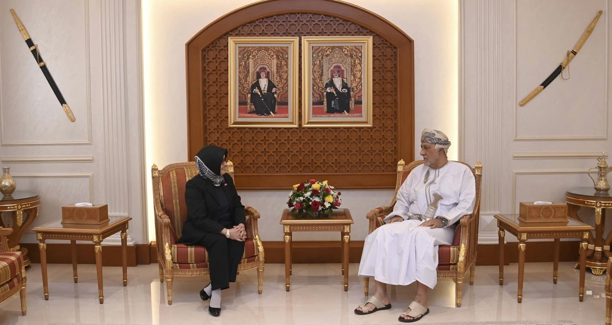 بتكليف سامٍ: سمو السيد شهاب يودع سفيرة الفلبين