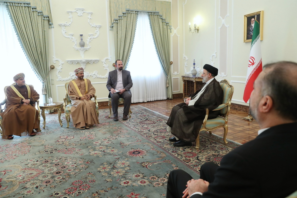 الرئيس الإيراني يستقبل السيد بدر