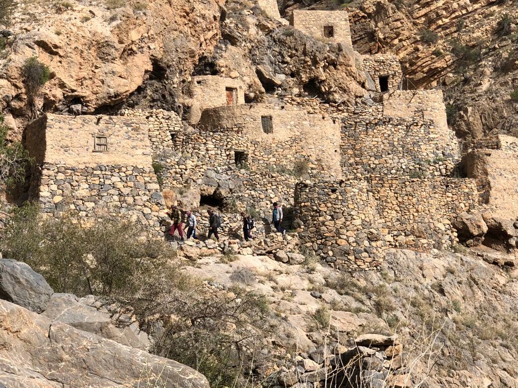 “قرية مصيرة الشريقيين” تجذب المغامرين والسياح؛ فهل زرتها من قبل؟