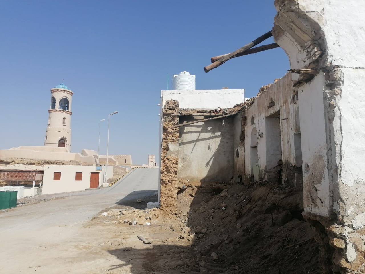 حكايات ترويها جدران المنزل المُنهار في صور جراء الأمطار