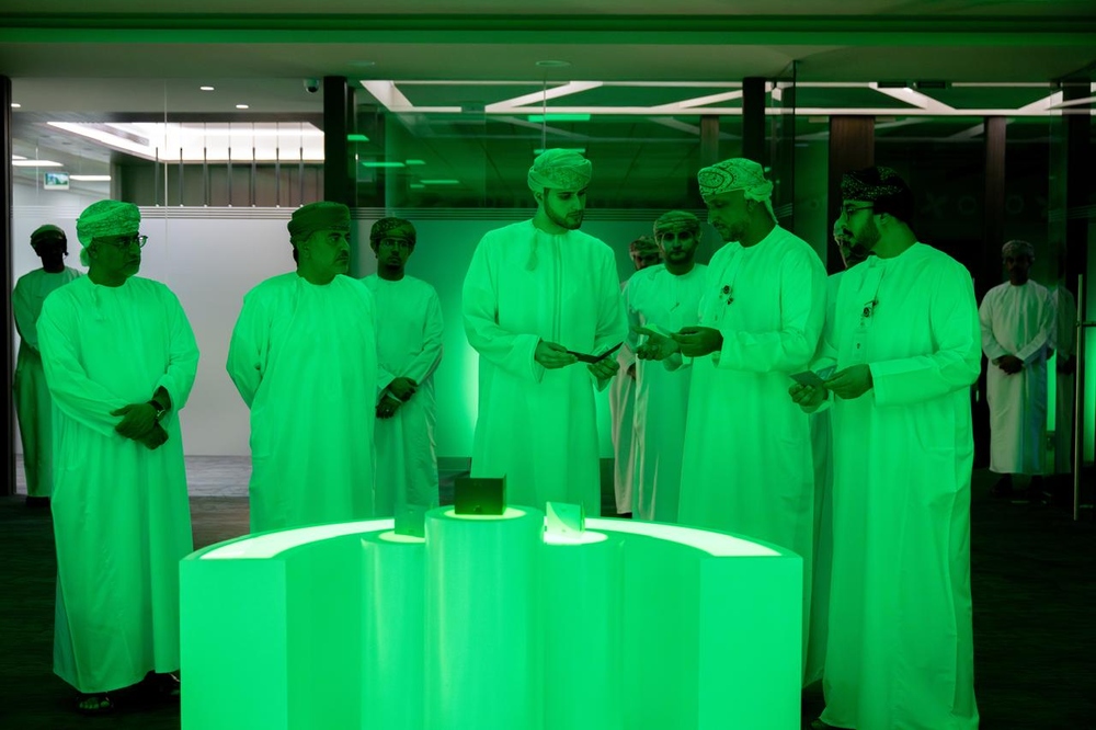 بالصور: سمو السيد بلعرب يزور شركة ”ثواني“ 