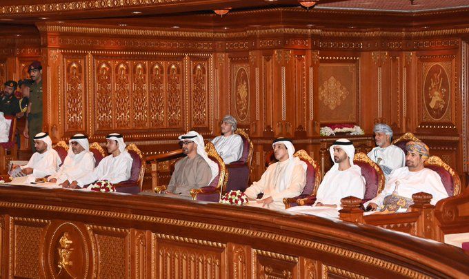 بالصور: محمد بن زايد يزور الأوبرا السلطانية