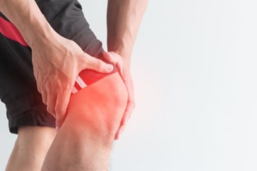 بعد الجدل حول خشونة الركبة: طبيب مختص يوضح الأعراض وطرق العلاج