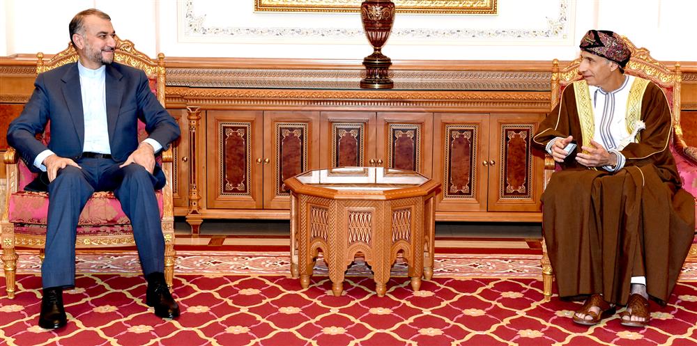 سمو السيد فهد يستقبل وزير الخارجية الإيراني