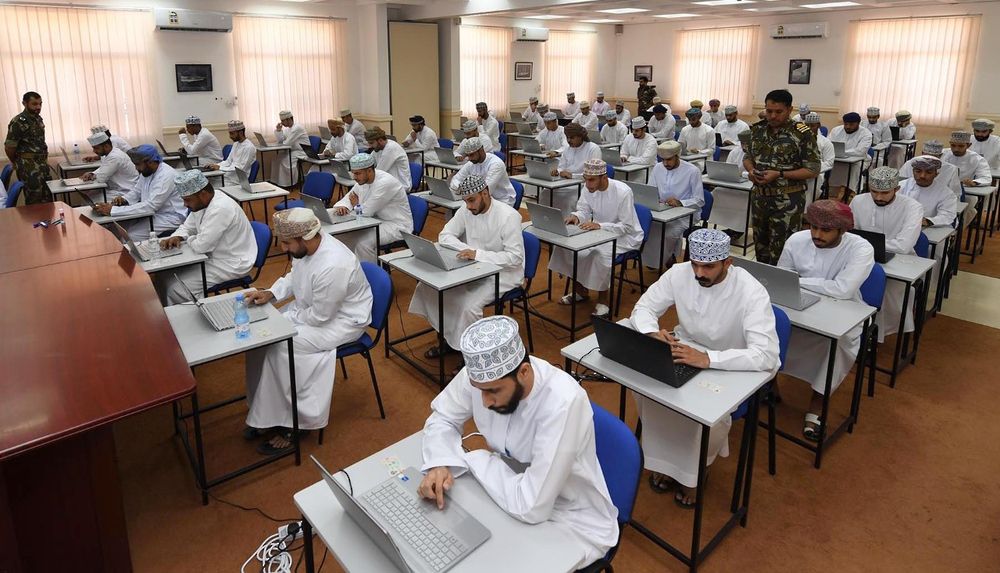 البدء في إجراءات تجنيد الضباط بقوات السلطان المسلحة