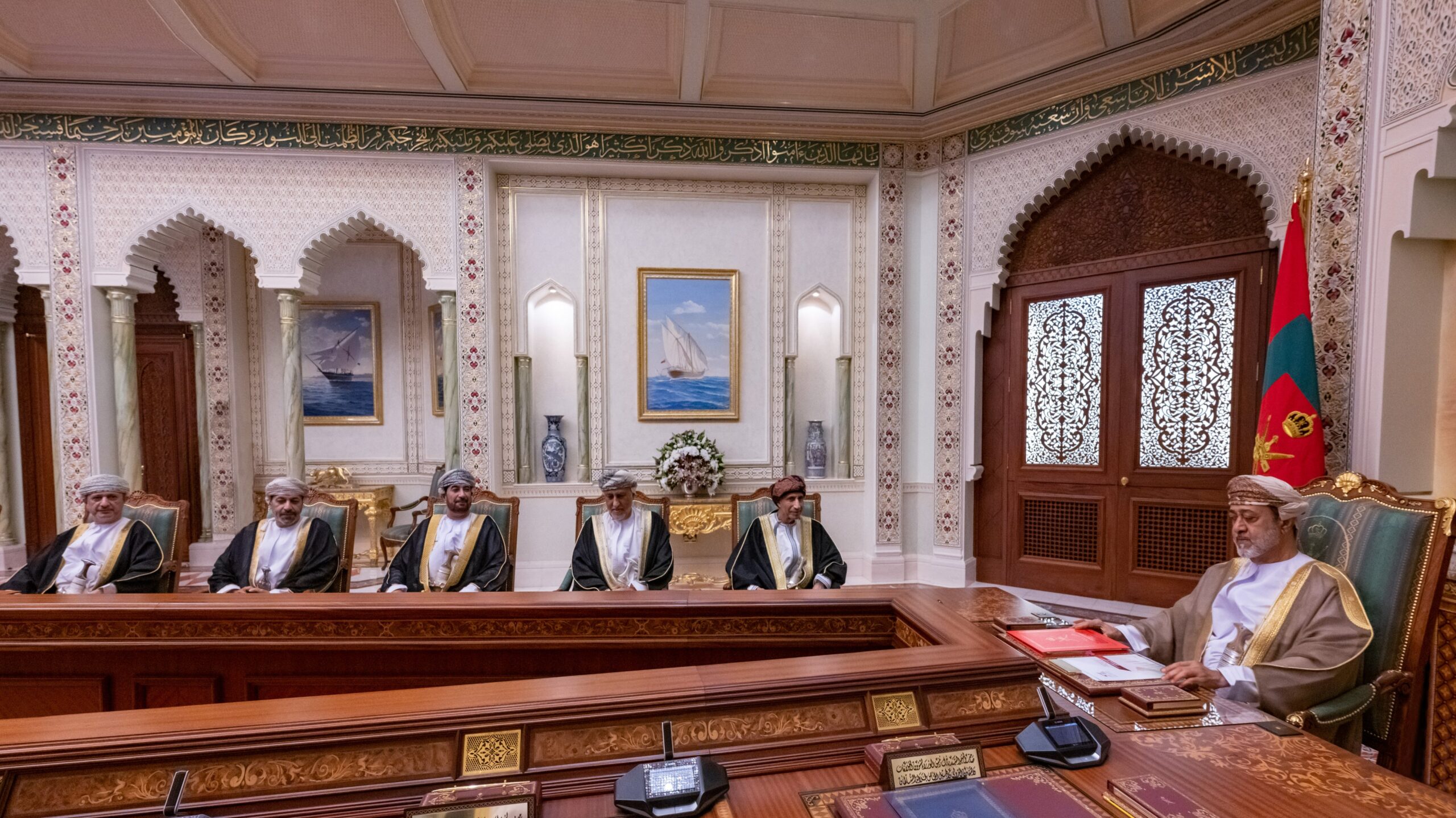 جلالة السلطان يؤكد انتهاء الحكومة من قانون العمل الجديد