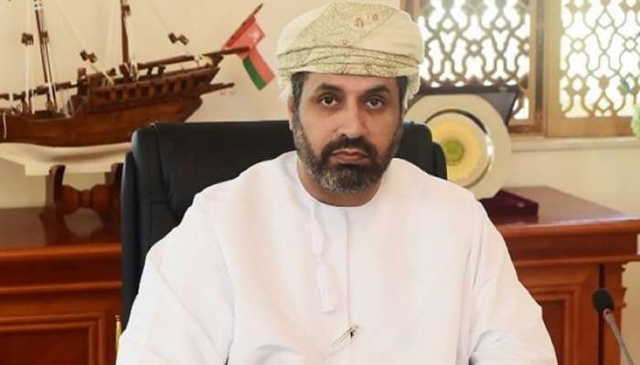 وزير العمل يؤكد وجود “تجاوزات” في التصاريح