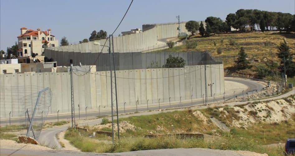 سجين صهيوني داخل القبة الحديدية
