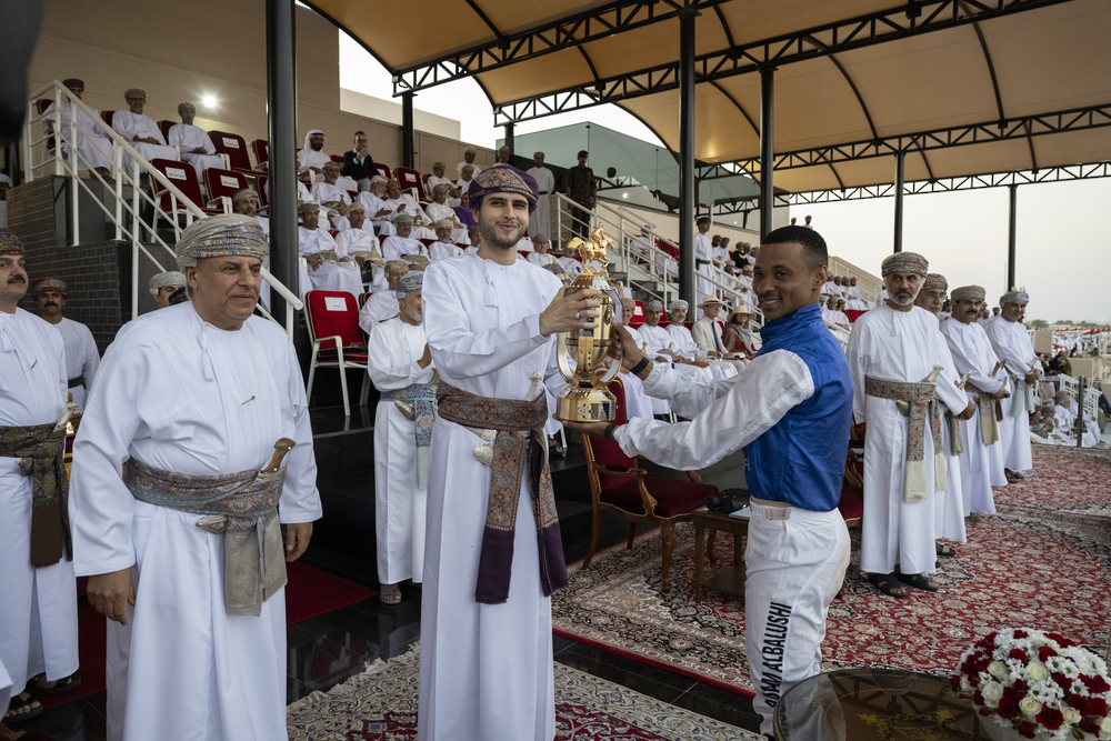 الحصان فلاح يتوّج بكأس جلالة السلطان المعظم في سباق الخيل السنوي