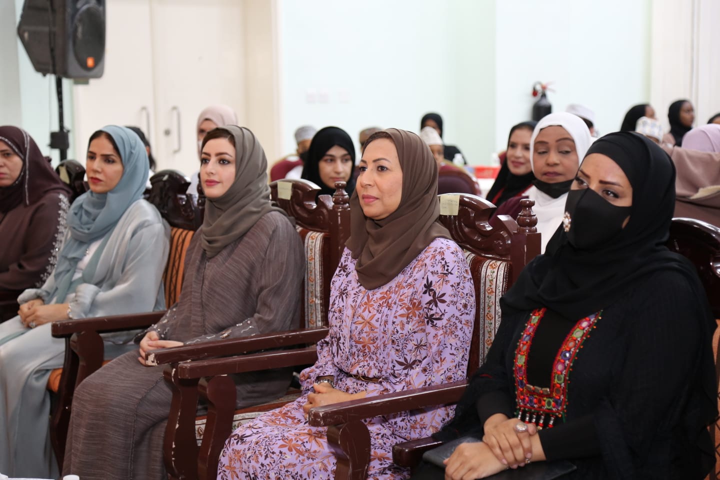 بالصور: رسم البسمة على وجوه أطفال يتامى