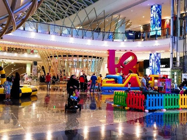 هل أزعجك بائعون في مجمعات تجارية بالمناداة أو الملاحقة؟ حماية المستهلك تدعوك إلى الإبلاغ عنهم