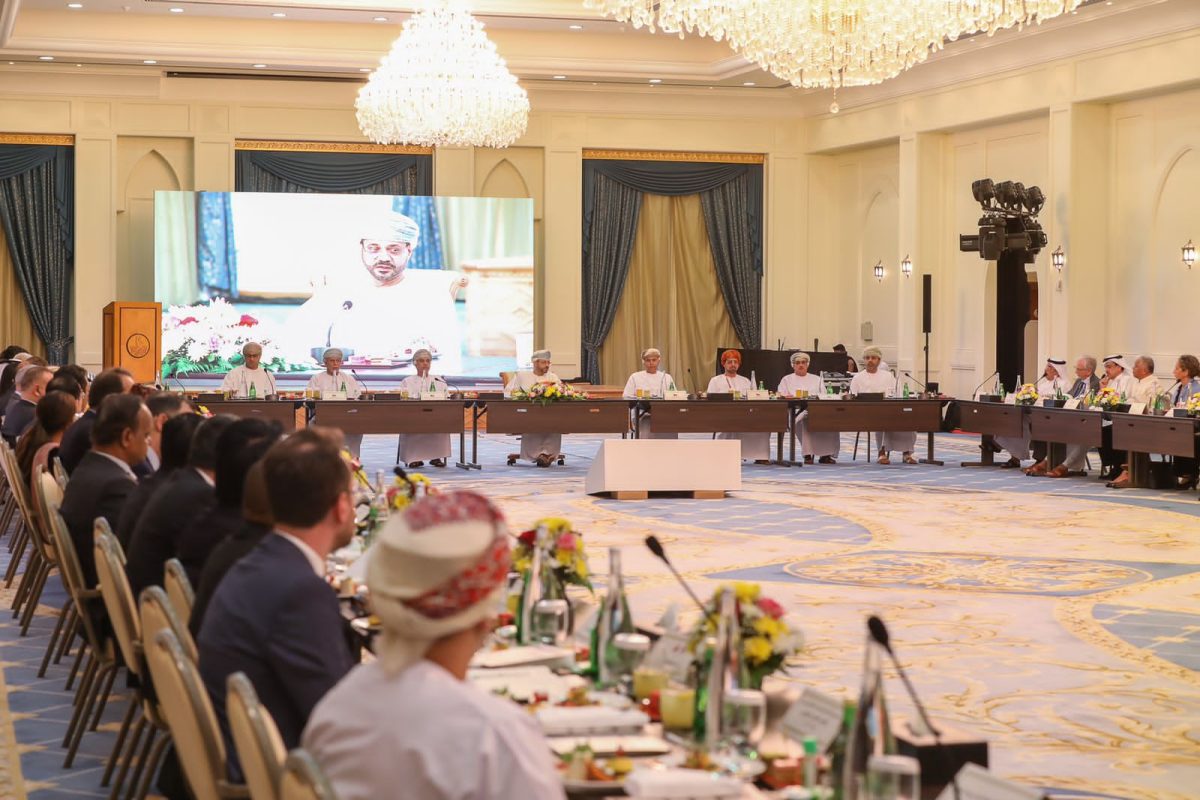 السيد بدر يعقد لقاءً مع السفراء والدبلوماسيين