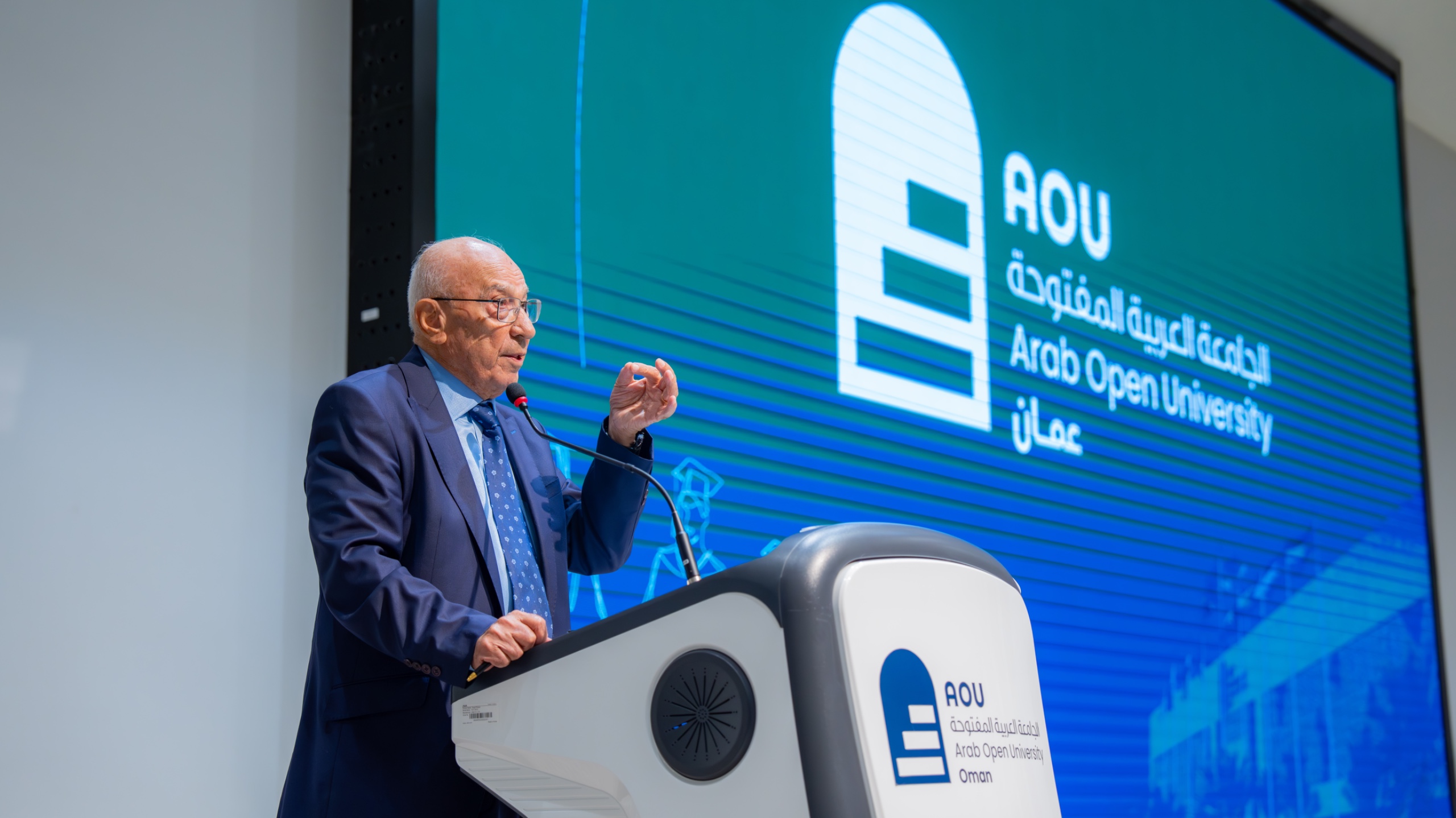 الجامعة العربية المفتوحة تستضيف محاضرة متخصصة حول الرقابة على أحكام التحكيم الأجنبية