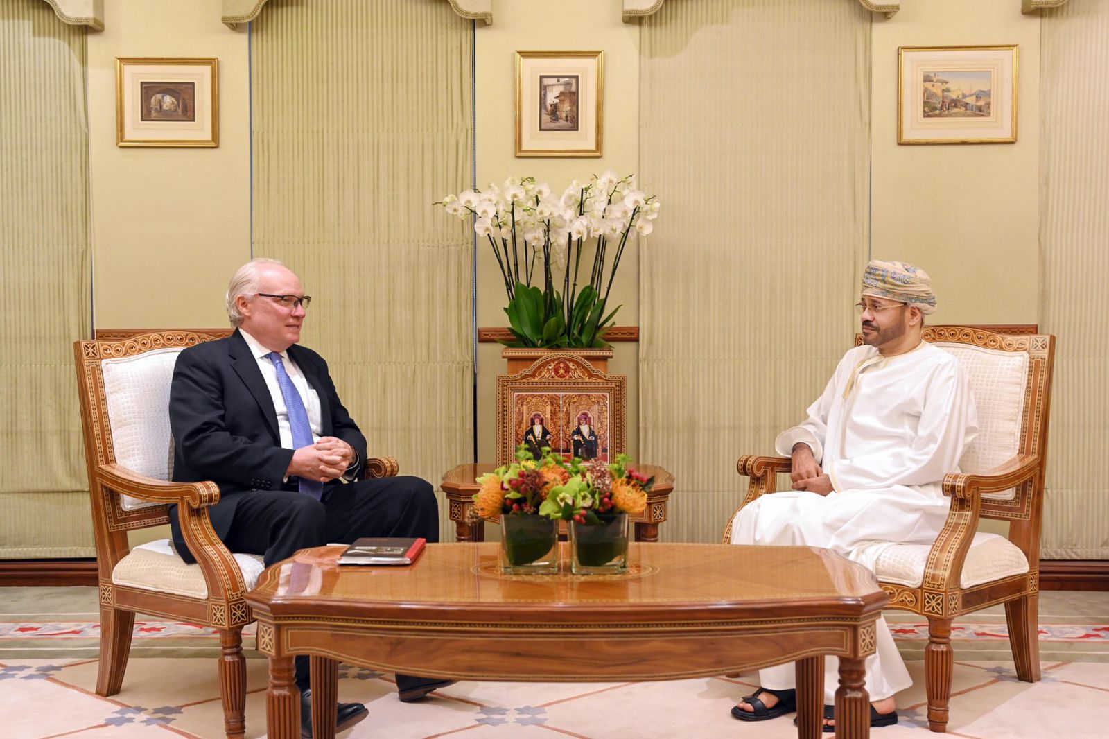 المبعوث الأمريكي لليمن يصل مسقط