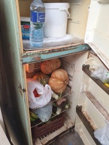 ‏بالصور: منزل يتحول إلى مطبخ في صحار