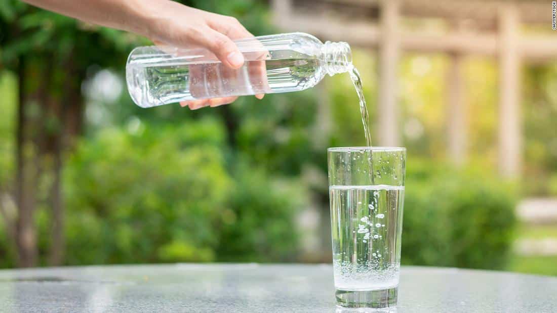 هل تشرب الماء بكثرة لإنقاص وزنك؟ اقرأ هذه المعلومات؛ فقد تغير رأيك