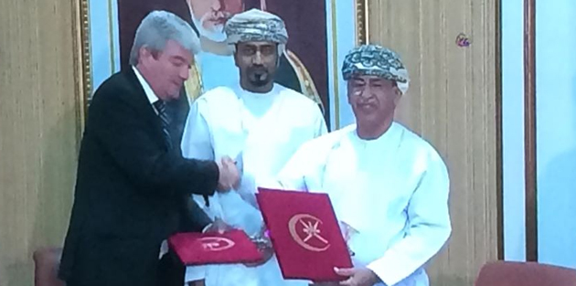 مساحة أرضه 200 ألف متر ويتكون من 7 أدوار: التوقيع على مشروع مستشفى السلطان قابوس الجديد بـصلالة وهذه تفاصيله