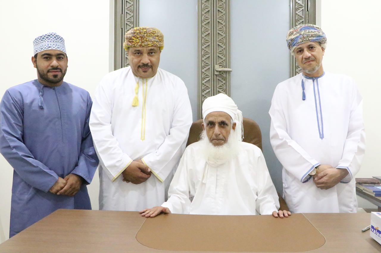 سماحة الشيخ الخليلي أكد بأنها “خيرٌ”: مُبادرة مجتمعية لإقامة عرس جماعي في السيب