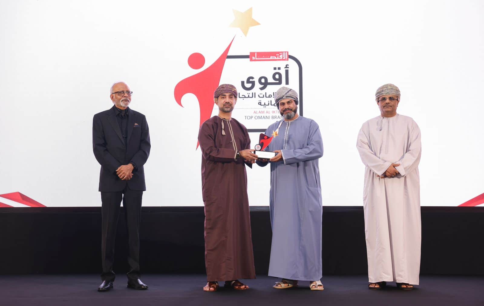 تتويج المها لتسويق المنتجات النفطية بجائزة “إحدى أفضل العلامات التجارية العمانية”