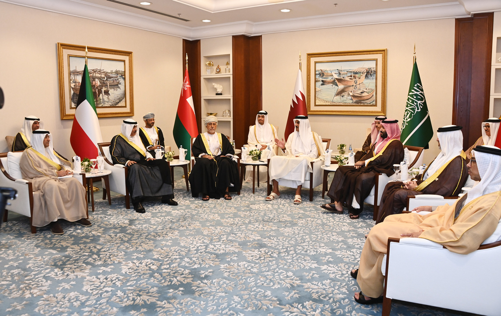 نيابةً عن جلالة السلطان: سمو السيد نائب رئيس الوزراء لشؤون الدفاع يترأس وفد سلطنة عُمان في الدورة الاستثنائية للمجلس الأعلى 