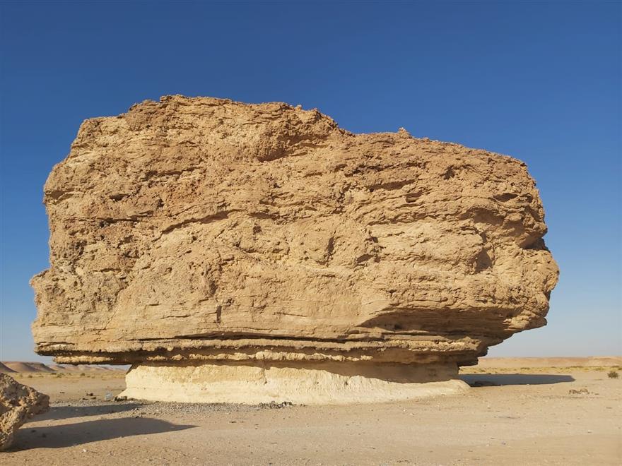 شرووت.. صخرة أثرية تاريخية