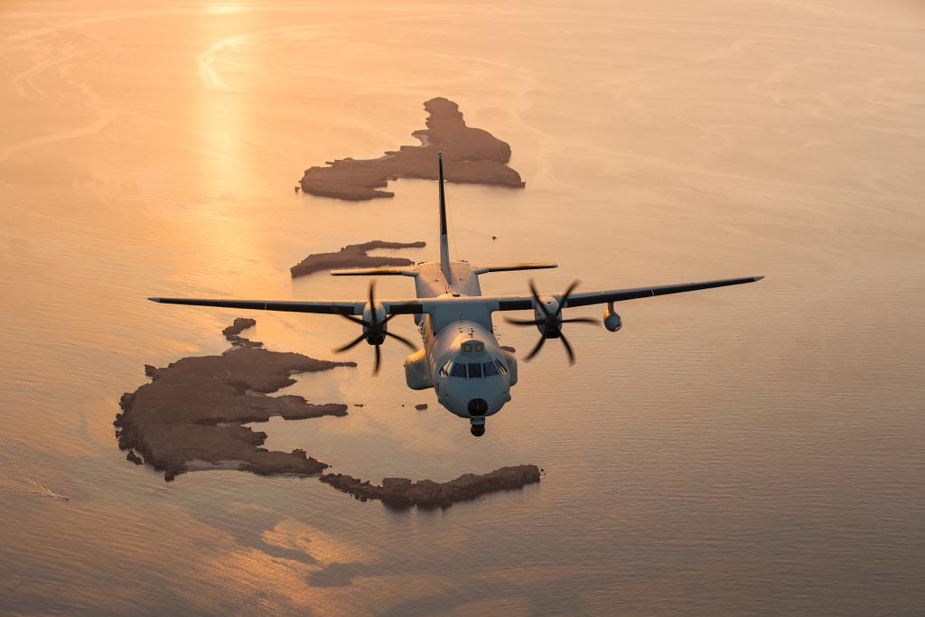 طائرات وسفن تبحث عن المواطنَين المفقودَين في البحر