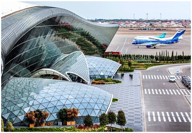 بتوجيهات من بن علوي: إنهاء أزمة العمانيين العالقين في مطار باكو