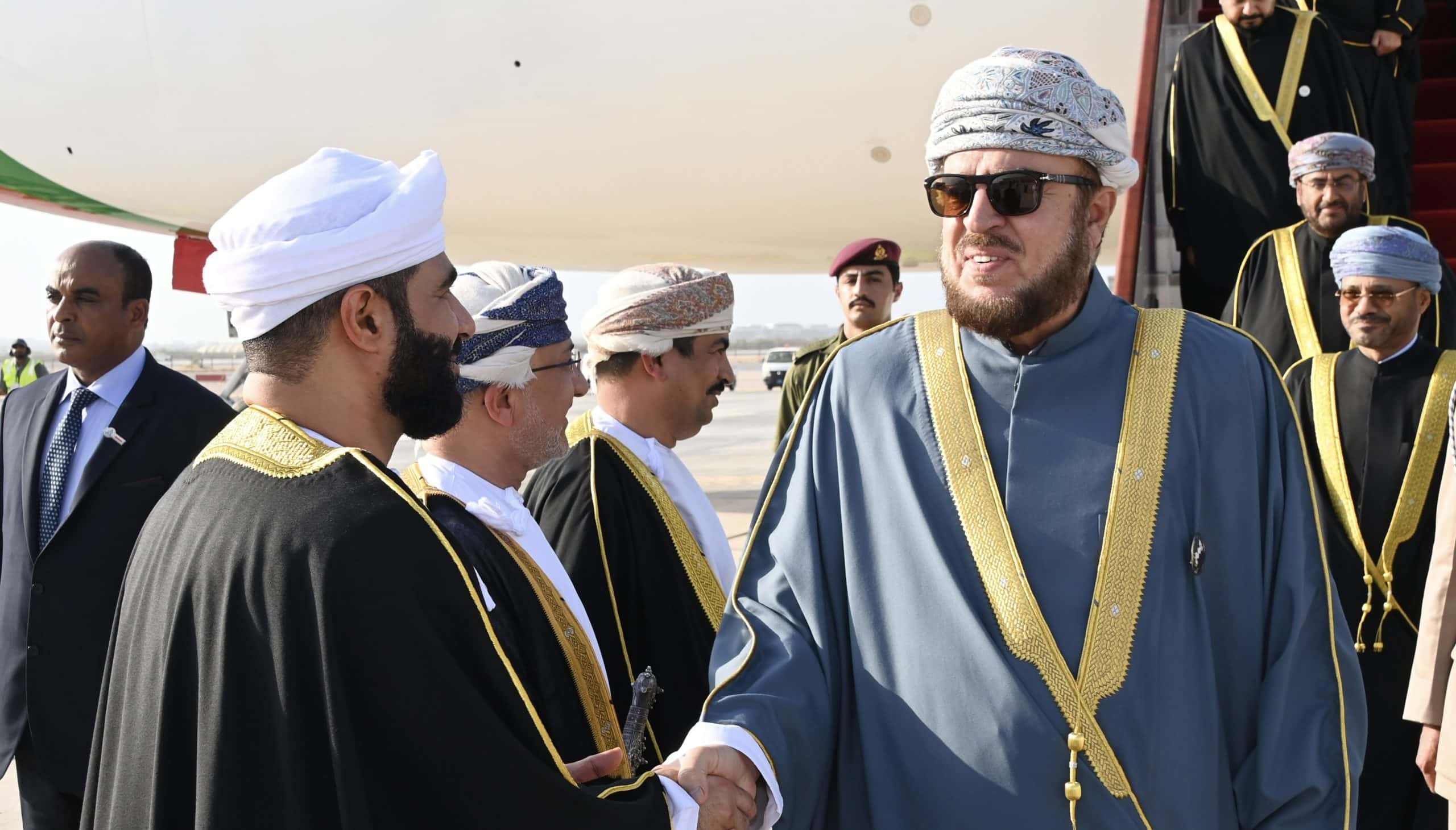 سمو السيد أسعد يعود للبلاد