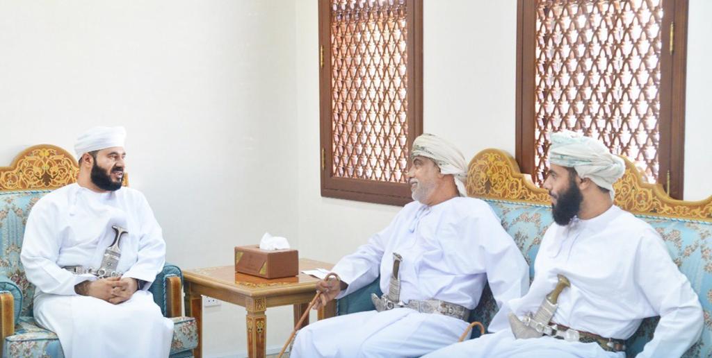 وزير الأوقاف يكرّم مواطنًا