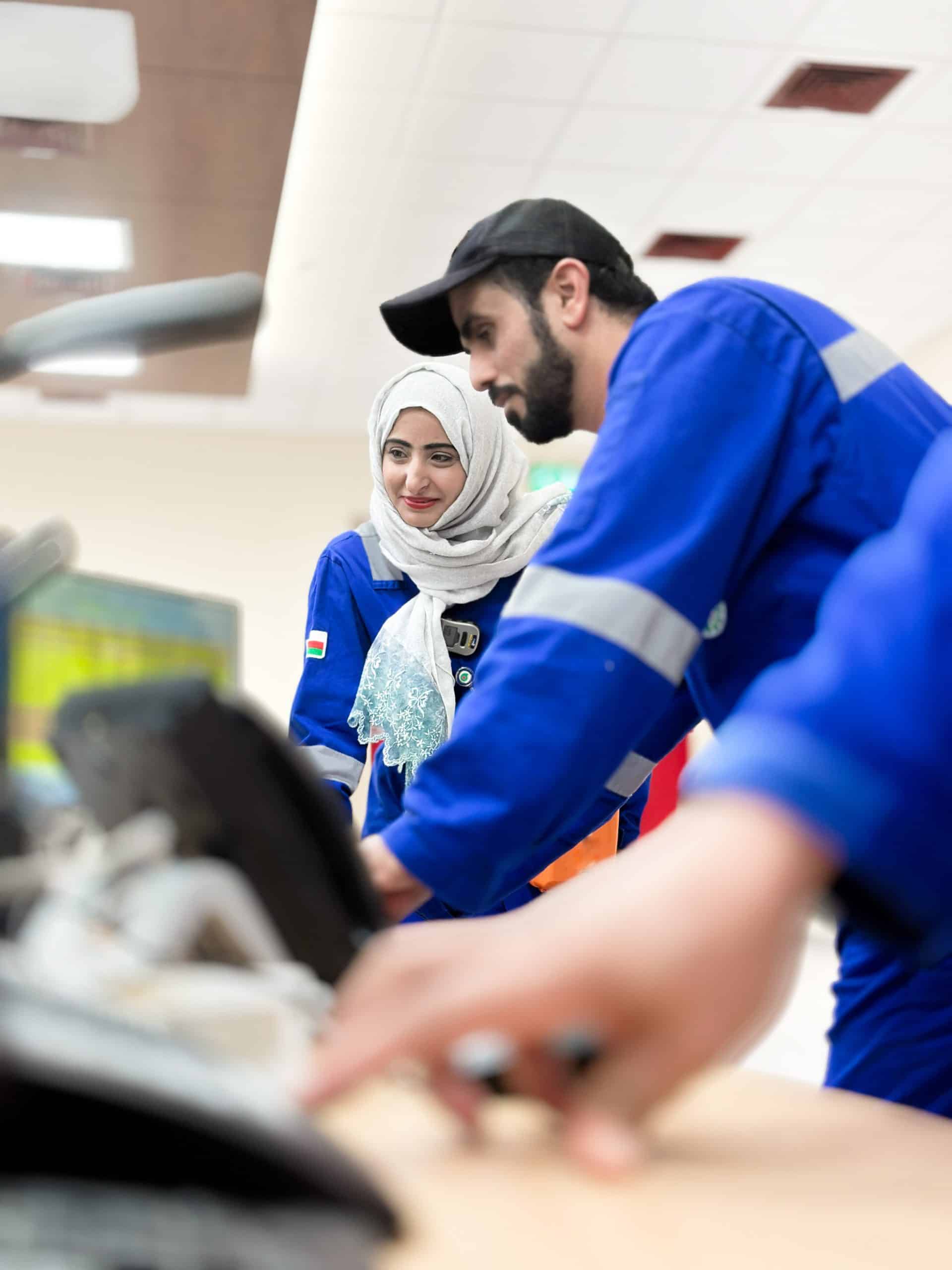 نجحت بدخولها عالم النفط والغاز العماني؛ لتصبح المرأة الوحيدة في أحد الحقول