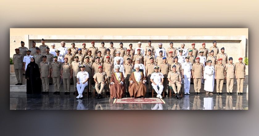جلالة السلطان المعظم ينعم بميداليتي الخدمة الممتازة والثناء السلطاني على عسكريين ومدنيين