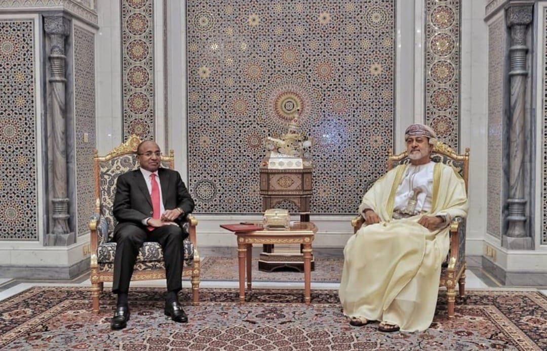 جلالة السلطان يستقبل رئيس زنجبار