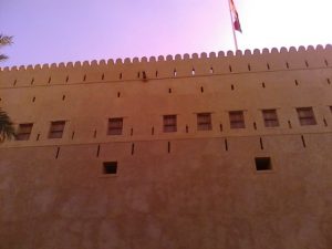 كيف أثّر تطور التسليح الحربي على عمارة الأبنية الدفاعية في السلطنة