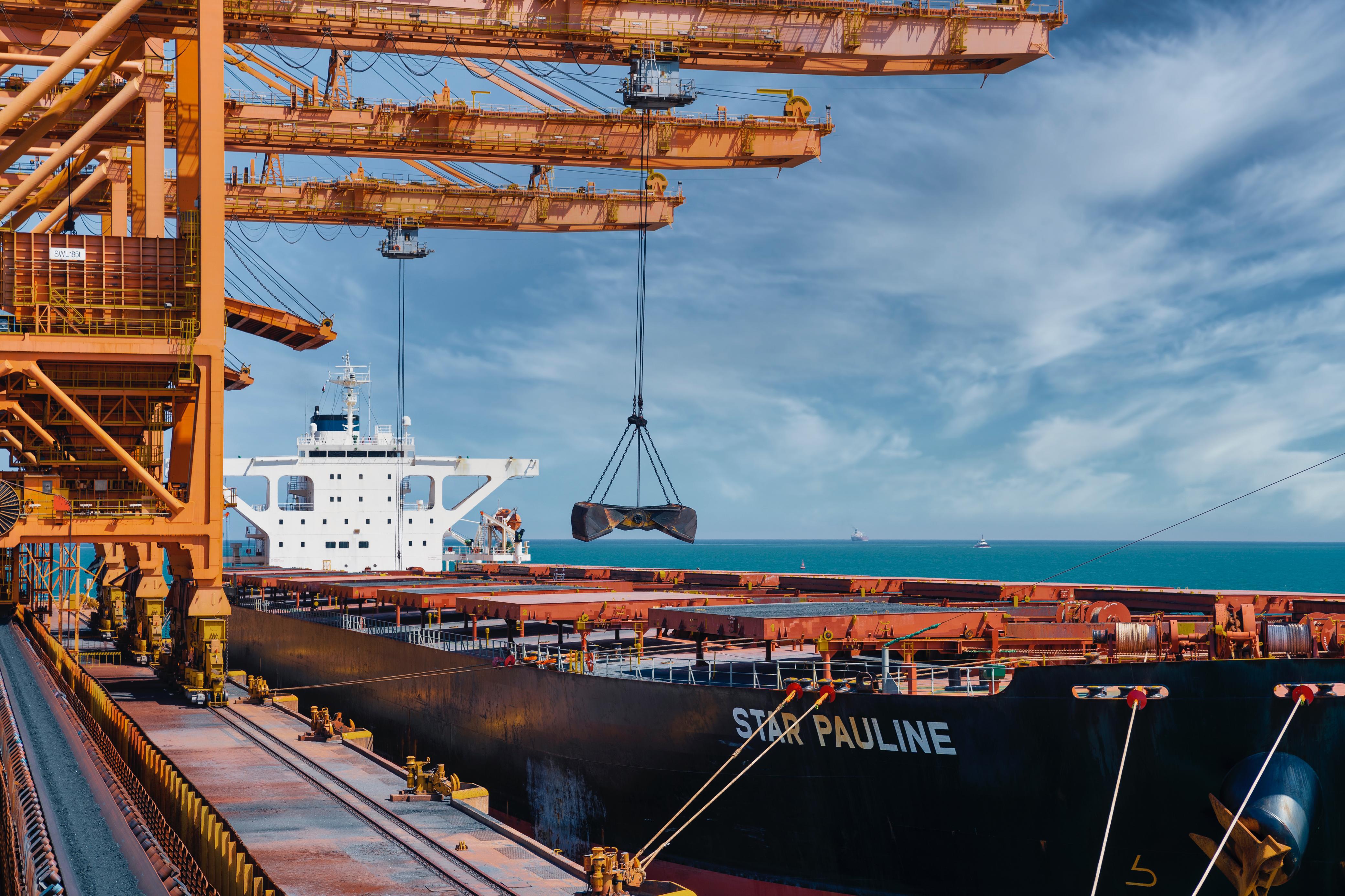 ميناء صحار والمنطقة الحرة تستقطبان استثمارات بأكثر من 11 مليار ريال عُماني في النصف الأول من 2024