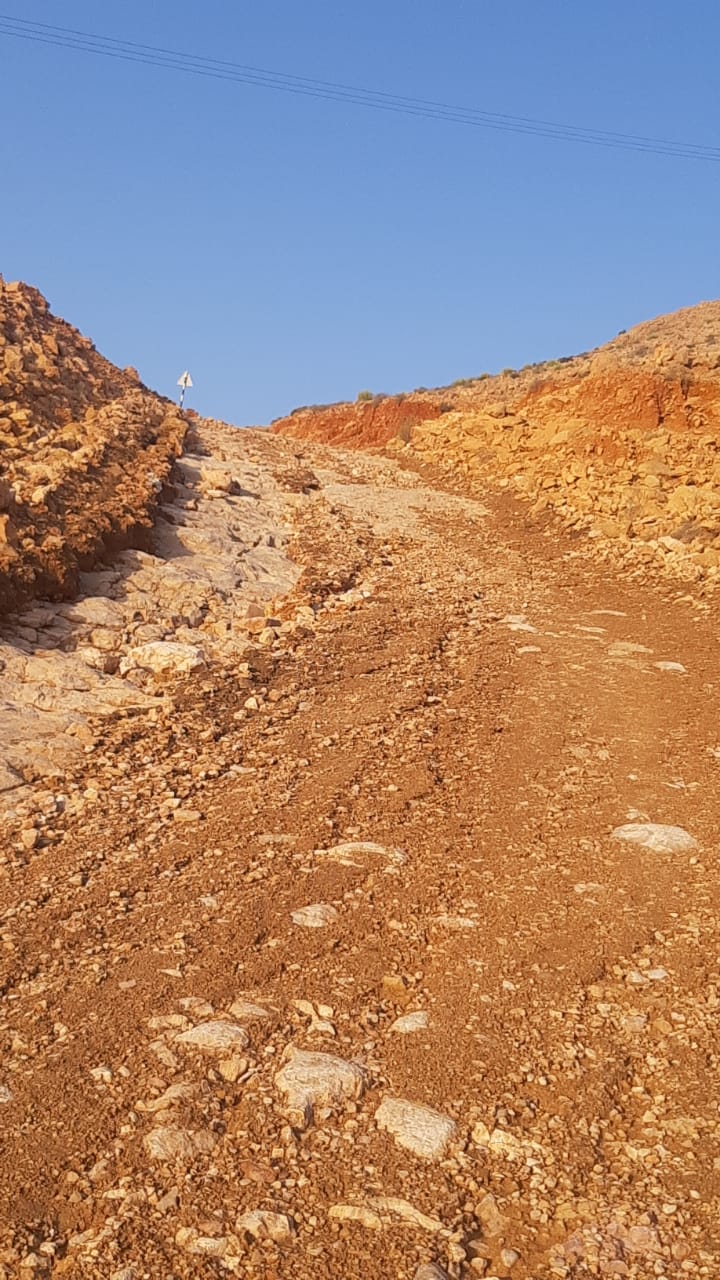 سيوصِل إلى كهف الجن وقرى باردة في الصيف: متى سيرى طريق “عمق الرباخ” النور؟