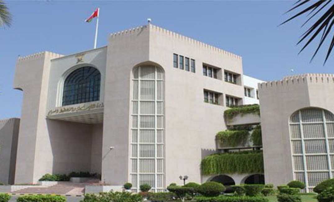 إيقاف العمل بإحدى دوائر الإسكان