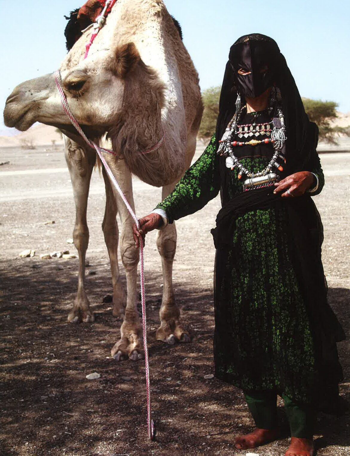 بالصور: تنوع زاهٍ بين أنماط الزي النسائي للمرأة العمانية