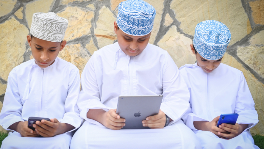 دراسة تكشف: 89% من الأطفال يملكون حسابات في وسائل التواصل الاجتماعي في سلطنة عمان